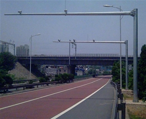 公路监控杆